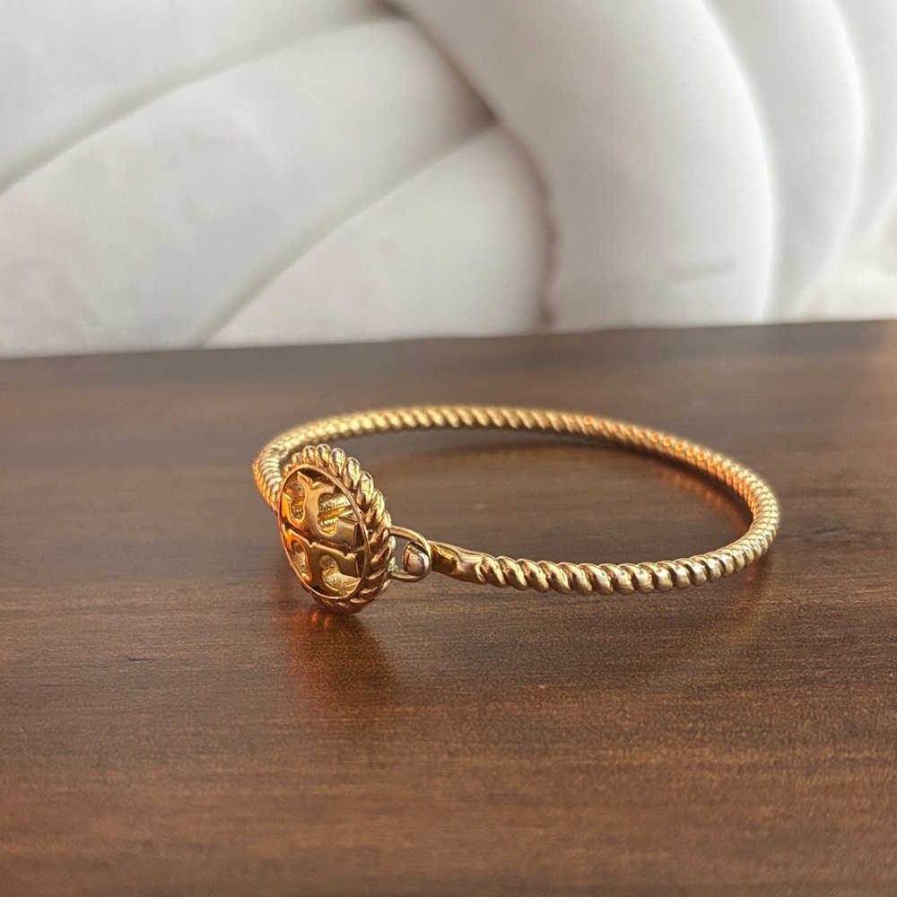 Elegant Gold Tory Burch Logo Hinged Clip
Bangle Bracelet - Picture 5 of 7